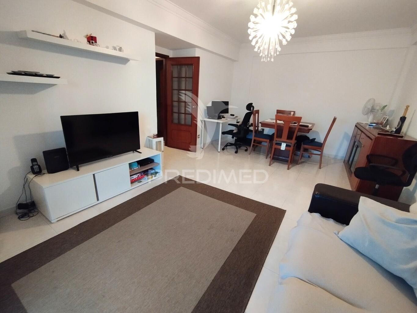 Apartamento perto da urbanização da anta