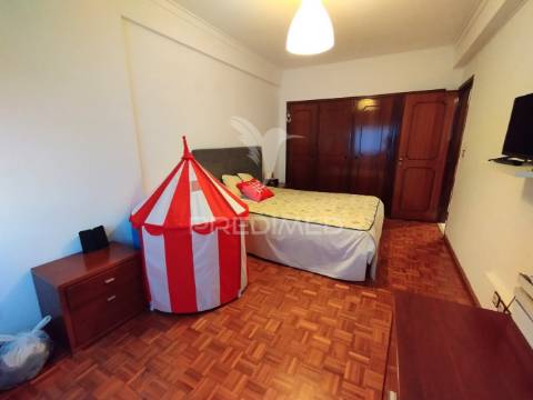 Apartamento perto da urbanização da anta