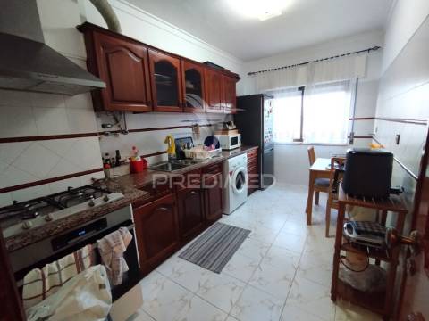 Apartamento perto da urbanização da anta