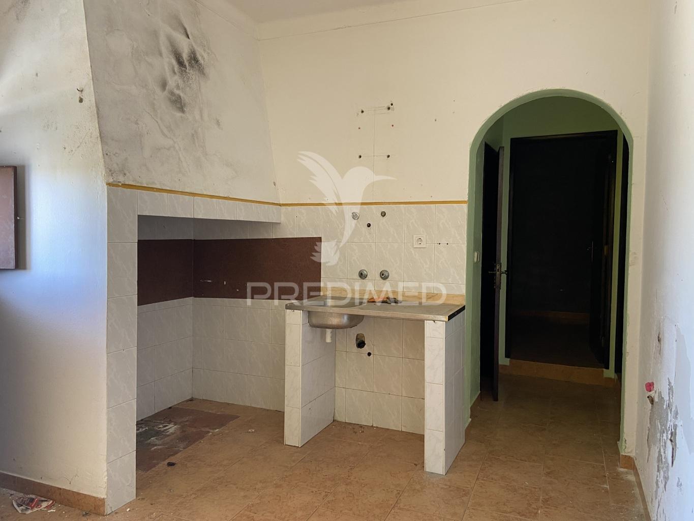 Moradia t2 com logradouro, em são brás dos matos, alandroal