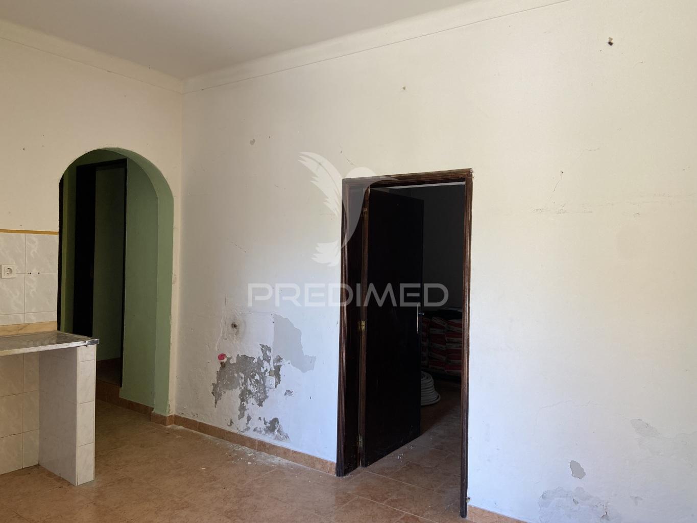 Moradia t2 com logradouro, em são brás dos matos, alandroal