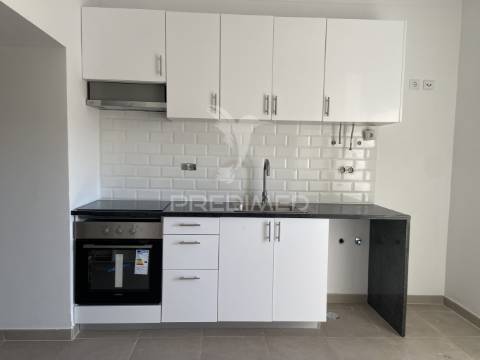 Moradia t2 com logradouro, remodelada, em são brás dos matos, alandroal