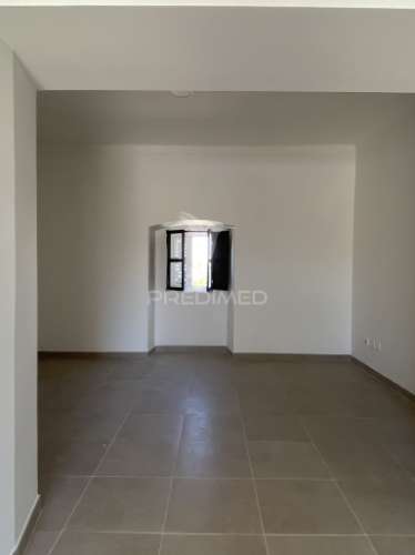 Moradia t2 com logradouro, remodelada, em são brás dos matos, alandroal