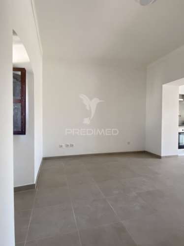 Moradia t2 com logradouro, remodelada, em são brás dos matos, alandroal