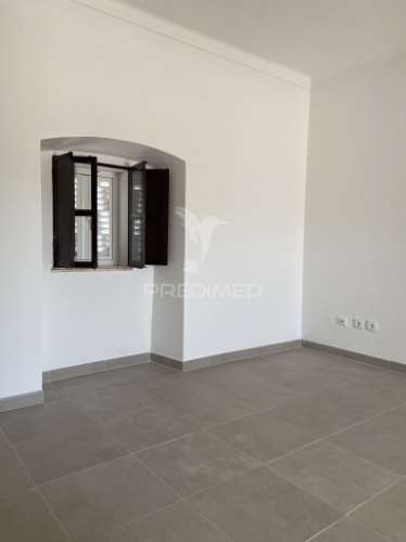 Moradia t2 com logradouro, remodelada, em são brás dos matos, alandroal