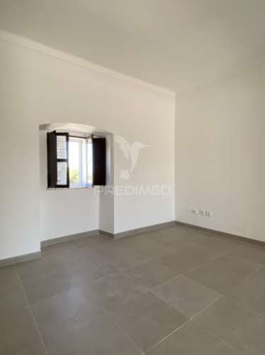 Moradia t2 com logradouro, remodelada, em são brás dos matos, alandroal