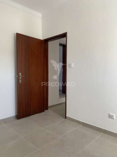 Moradia t2 com logradouro, remodelada, em são brás dos matos, alandroal