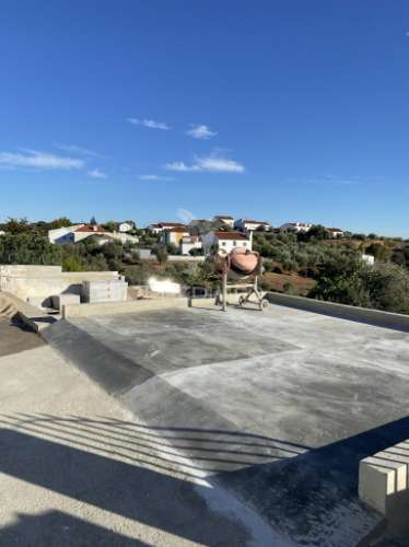 Moradia t2 com logradouro, remodelada, em são brás dos matos, alandroal