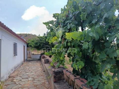 Monte alentejano com terreno e infraestruturas – são barnabé, almodôvar