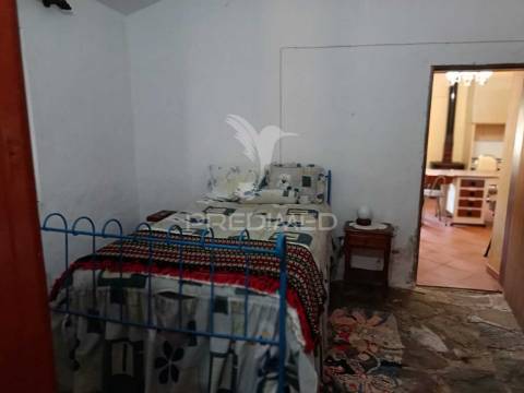 Monte alentejano com terreno e infraestruturas – são barnabé, almodôvar