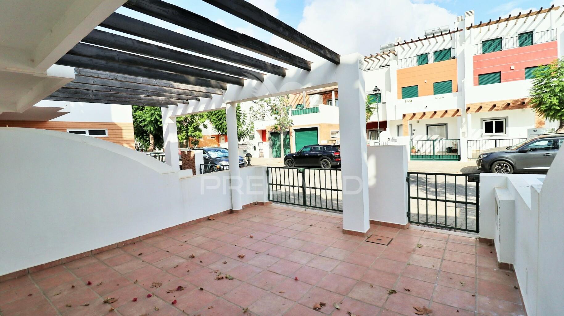 Moradia t3 em olhão – conforto em urbanização de qualidade