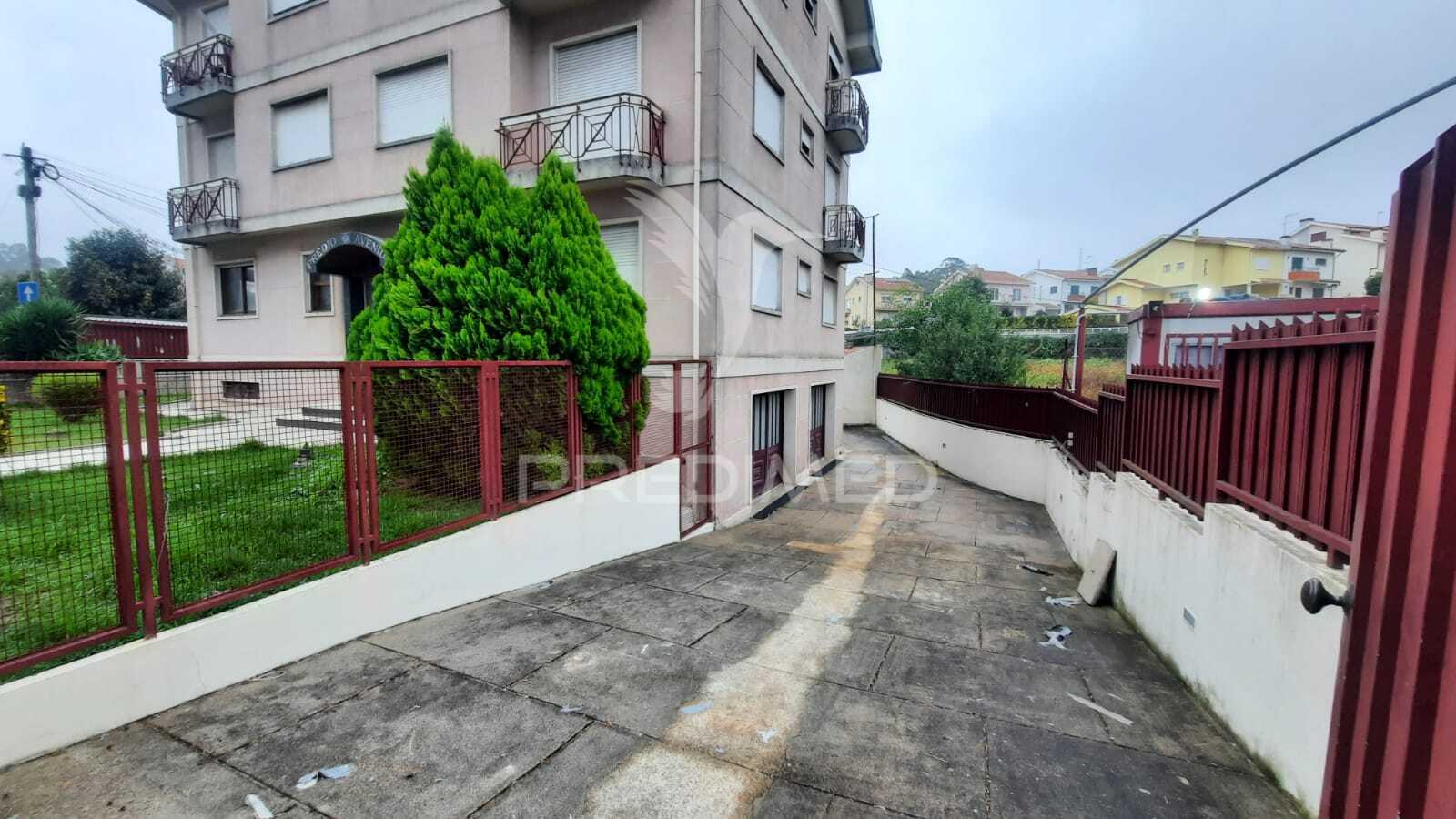 T1+1 de 3 frentes à venda em gondomar