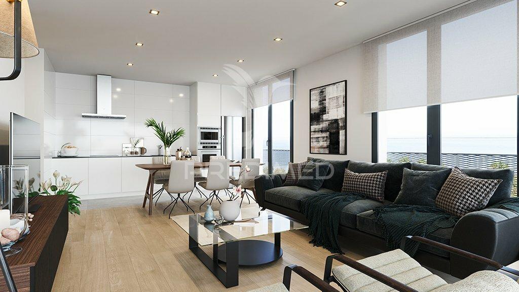 Apartamento t3 com varanda e vista mar