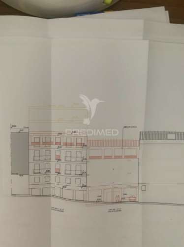 Prédio urbano em fase de construção