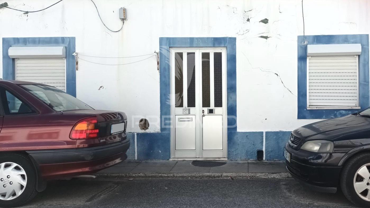 Moradia térrea em sarrilhos pequenos – aluguer vitalício
