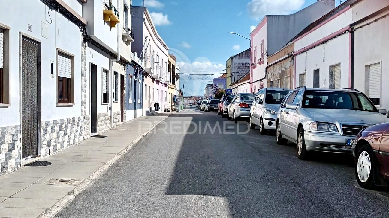 Moradia térrea em sarrilhos pequenos – aluguer vitalício