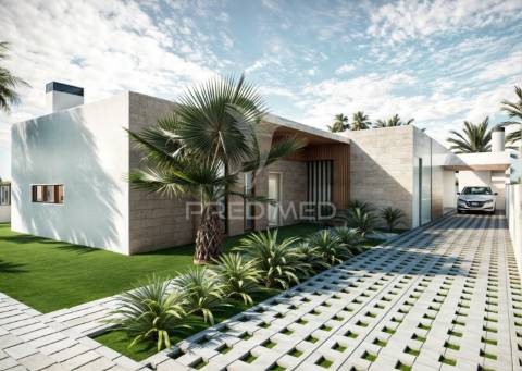 Moradia isolada térrea com piscina em construção — tranquilidade e modernidade em sesimbra