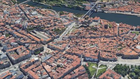 Trespasse no coração do porto!