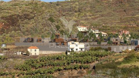Terreno com projeto aprovado para construção de aldeamento turístico