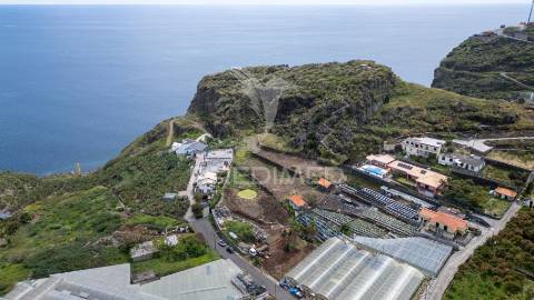 Terreno com projeto aprovado para construção de aldeamento turístico