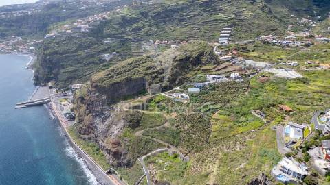 Terreno com projeto aprovado para construção de aldeamento turístico