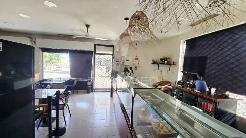 Trespasse de restaurante churrasqueira no centro de lagoa