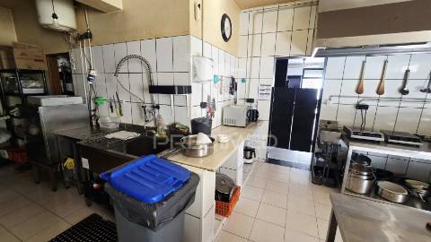 Trespasse de restaurante churrasqueira no centro de lagoa