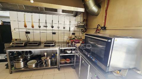 Trespasse de restaurante churrasqueira no centro de lagoa