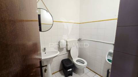 Trespasse de restaurante churrasqueira no centro de lagoa