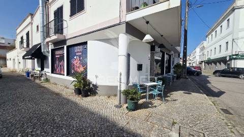 Trespasse de restaurante churrasqueira no centro de lagoa
