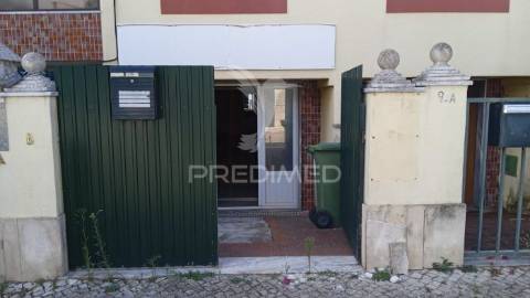 Loja transformada em t1 - vale de milhaços