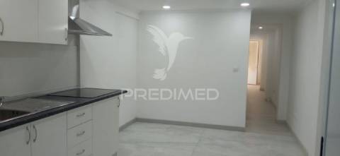 Loja transformada em t1 - vale de milhaços