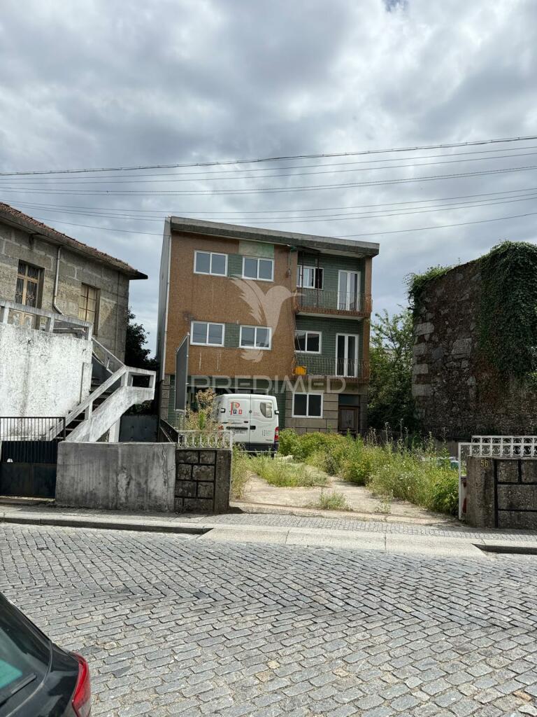 Moradia t3 +3 no centro da lixa