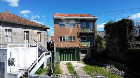 Moradia t3 +3 no centro da lixa