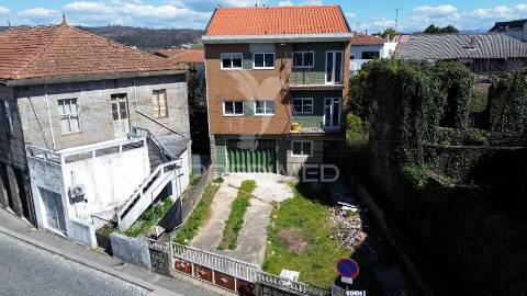 Moradia t3 +3 no centro da lixa