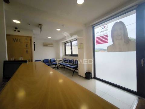 Clinica dentária para trespasse