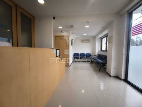 Clinica dentária para trespasse