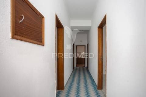 Grande moradia no centro do torrão