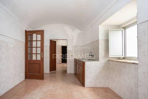 Grande moradia no centro do torrão