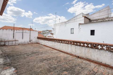 Grande moradia no centro do torrão