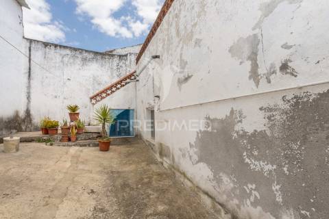 Grande moradia no centro do torrão