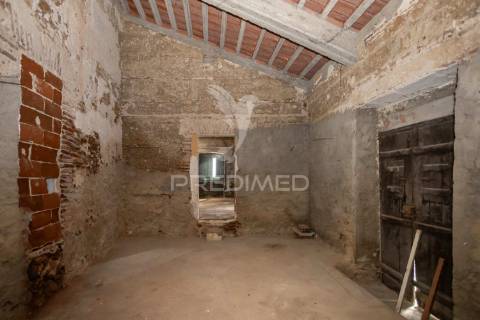 Grande moradia no centro do torrão