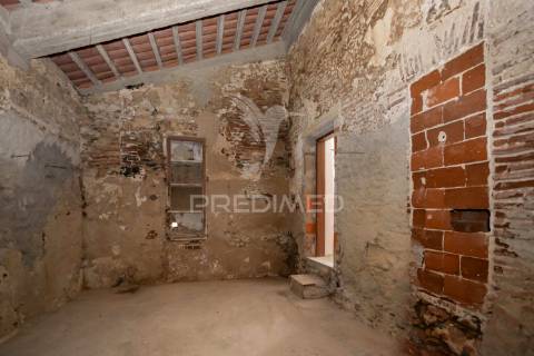 Grande moradia no centro do torrão