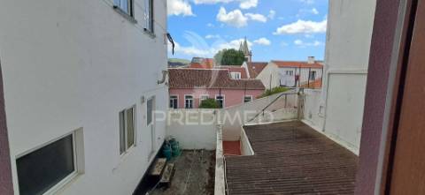 Moradia t3 com garagem e 4 pisos – angra do heroísmo