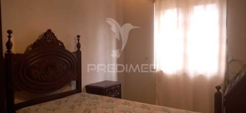 Moradia t3 com garagem e 4 pisos – angra do heroísmo