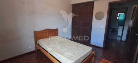 Moradia t3 com garagem e 4 pisos – angra do heroísmo