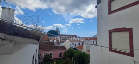 Moradia t3 com garagem e 4 pisos – angra do heroísmo