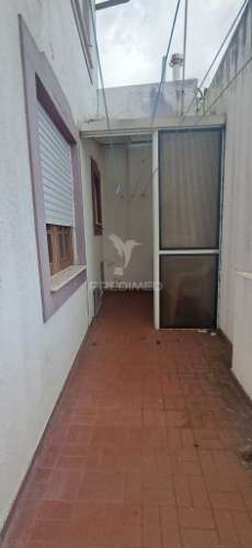 Moradia t3 com garagem e 4 pisos – angra do heroísmo