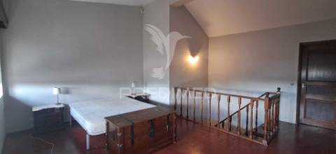 Moradia t3 com garagem e 4 pisos – angra do heroísmo