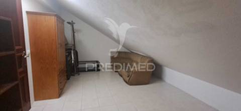 Moradia t3 com garagem e 4 pisos – angra do heroísmo